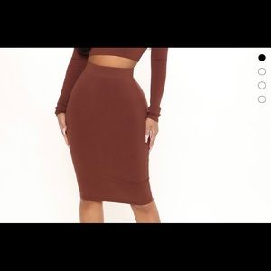 Vera snatched midi skirt . Chestnut color